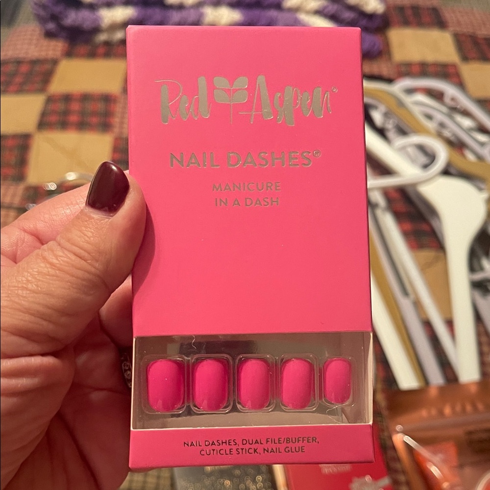 Harper Picks Peonies Pink Nail Dashes